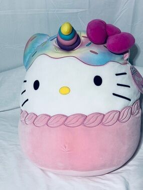 Squishmallows Hello Kitty Plush Tag Detail in Pink & White